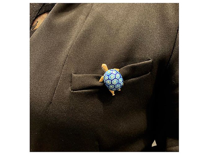 Broche de tortuga Boucheron oro amarillo, esmalte y zafiro. - vista 8