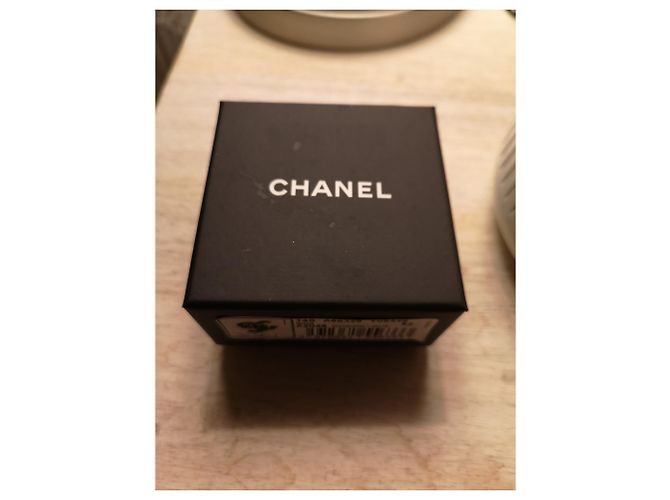 Anello a fantasia foderato a chanel D'oro - vista 3