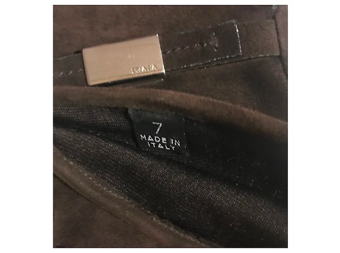 Prada Wildlederhandschuhe mit Logo Detail Braun - Ansicht 5