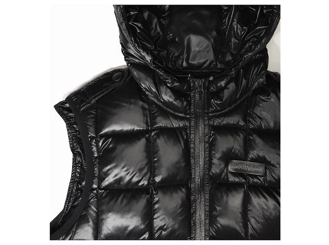 Casaco acolchoado Burberry com capuz preto - vista 2