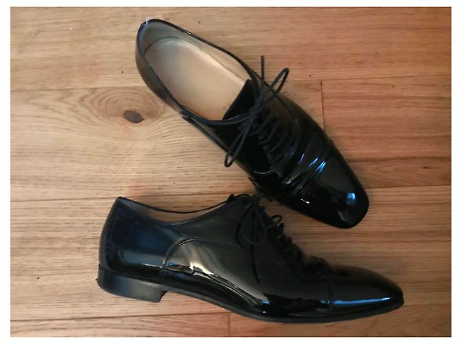 Christian Louboutin Scarpe Basse Stringate in Vernice Nera Nero - vista 3