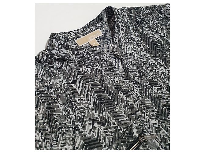Blusa Michael Kors Cinza de Poliéster de Manga Curta - vista 2