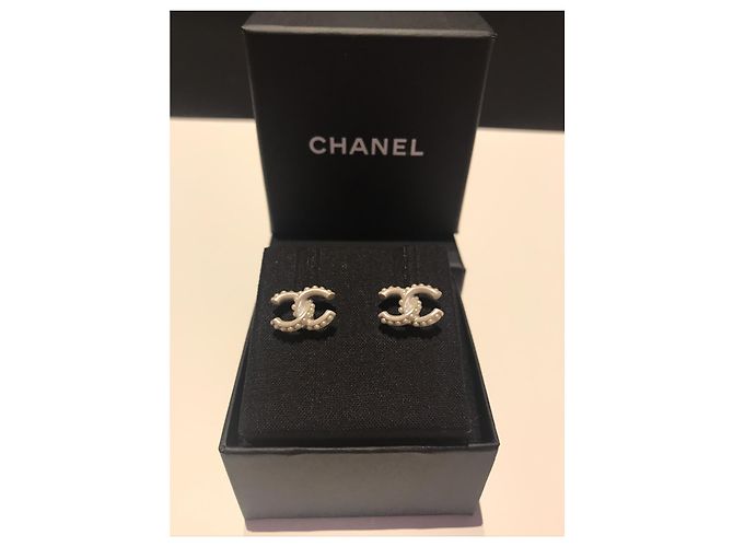 ORECCHINI CC CON PERLE CHANEL . NUOVO E MAI USATO Argento Bianco - vista 6