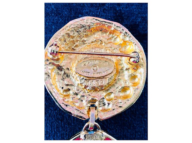 Spilla medaglia barocca Chanel D'oro Bianco sporco - vista 3