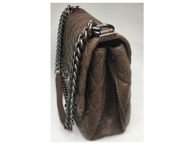 Chanel Borsa jumbo con patta in caviale Marrone Taupe Grigio antracite - vista 10