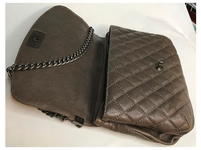 Chanel Borsa jumbo con patta in caviale Marrone Taupe Grigio antracite - vista 12