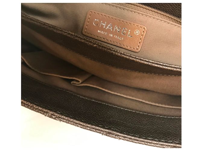 Chanel Borsa jumbo con patta in caviale Marrone Taupe Grigio antracite - vista 15