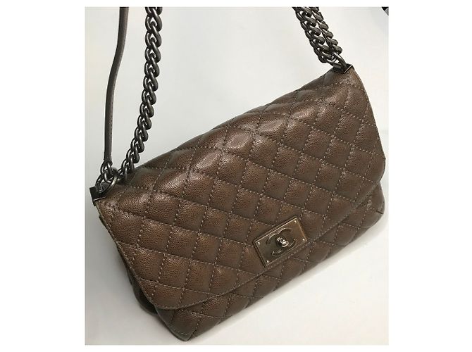 Chanel Borsa jumbo con patta in caviale Marrone Taupe Grigio antracite - vista 17