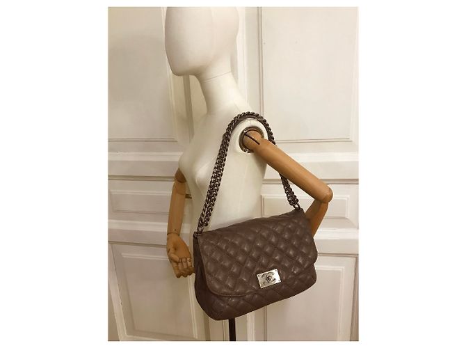 Chanel Borsa jumbo con patta in caviale Marrone Taupe Grigio antracite - vista 24
