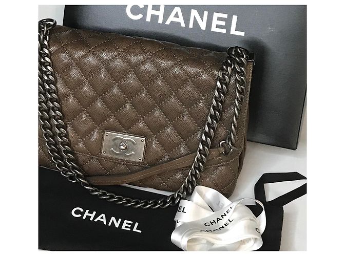 Chanel Borsa jumbo con patta in caviale Marrone Taupe Grigio antracite - vista 3