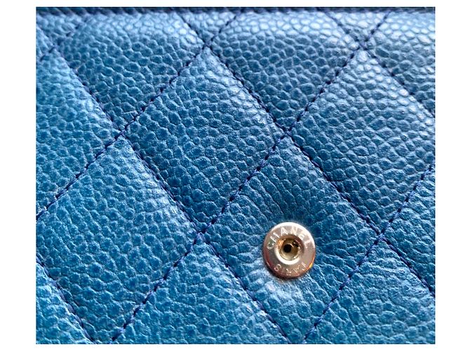 Portafoglio CHANEL con catena in pelle blu caviale - vista 2