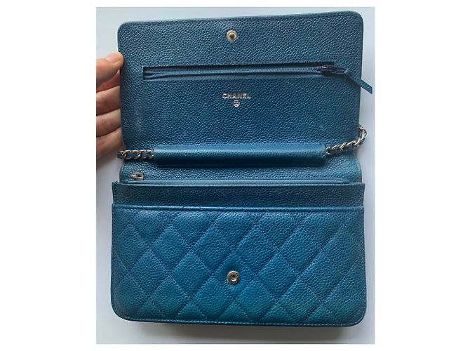 Portafoglio CHANEL con catena in pelle blu caviale - vista 4