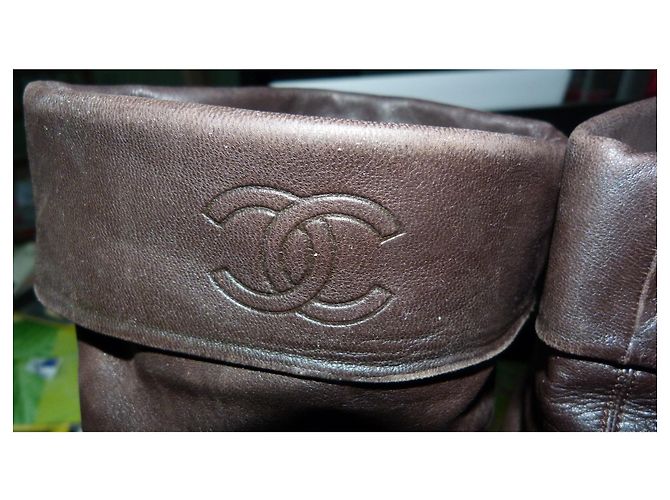 Botas Chanel de cuero marrón oscuro - vista 5