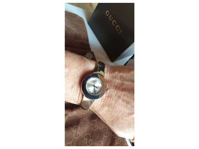 Gucci U play Uhr Stahl silber 26 mm - Ansicht 3