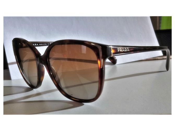 Occhiali da sole polarizzati Prada in colore avana / turtoise Marrone D'oro Bronzo - vista 2