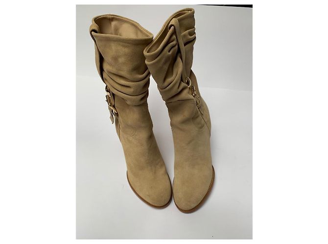 Botas Louis Vuitton Safari Beige - vista 2
