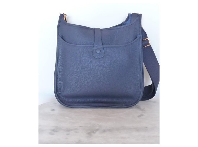 Borsa Hermès Evelyne III 33 Blu scuro - vista 2