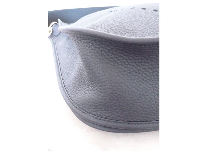 Borsa Hermès Evelyne III 33 Blu scuro - vista 4
