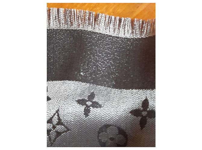 Louis Vuitton Scialle Monogram Shine Negro Plata - vista 4