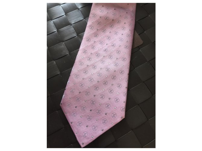 Louis Vuitton Vuitton tie Pink - view 2