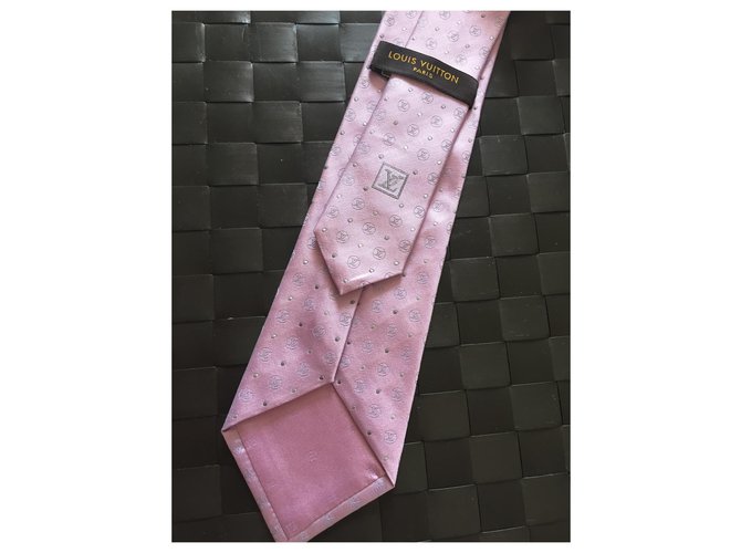 Louis Vuitton Vuitton tie Pink - view 3