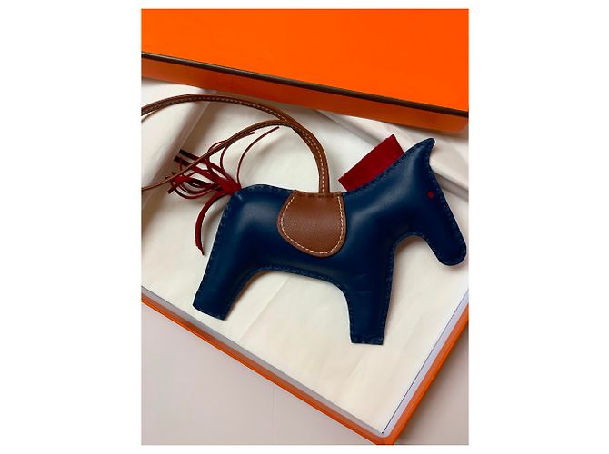 Charm rodeo Hermès GM Marrone Blu Fuschia - vista 3