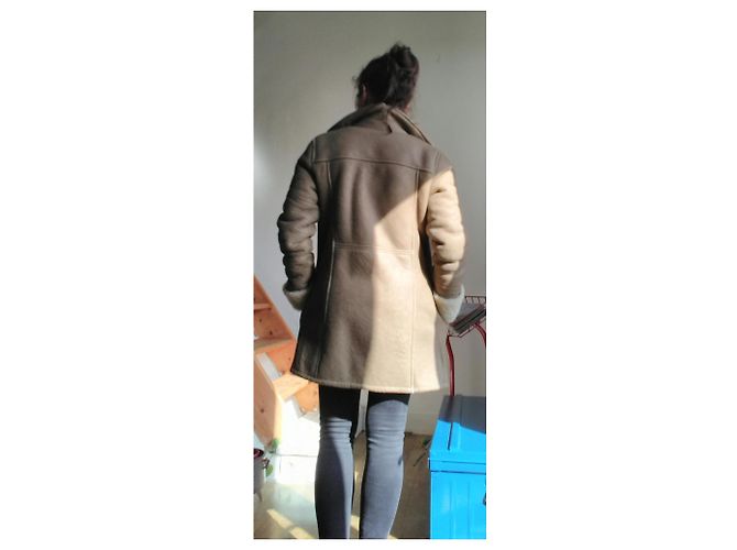 Abrigo American Retro de shearling marrón claro - vista 3