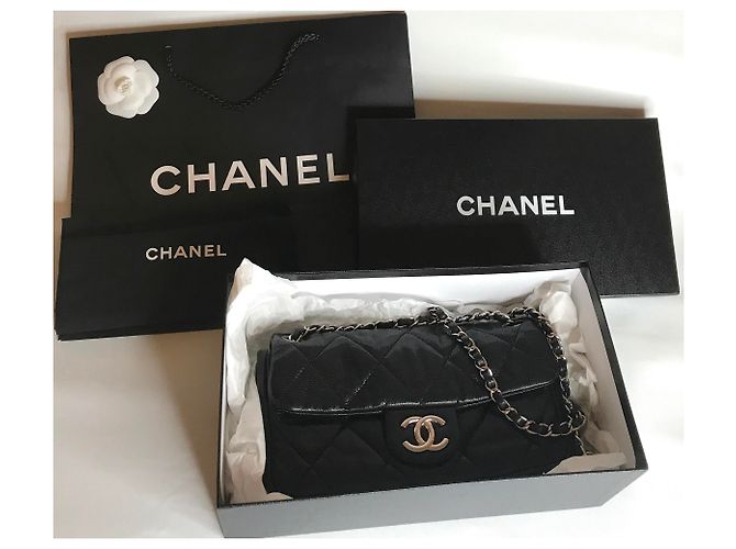 Timeless Chanel Borsa media classica con patta e caviale con scatola, busta da viaggio Nero - vista 2