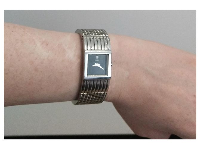 Guess Uhr mit echtem Diamanten auf schwarzem Zifferblatt Silber - Ansicht 6