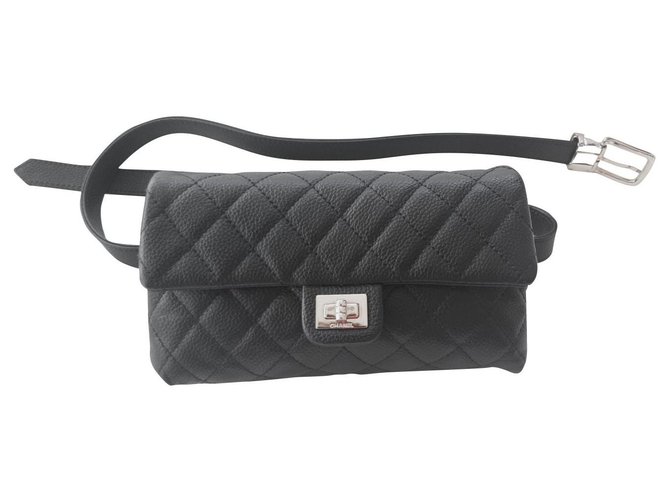 Chanel Bum Bag Black Leather ref.169331 - Joli Closet