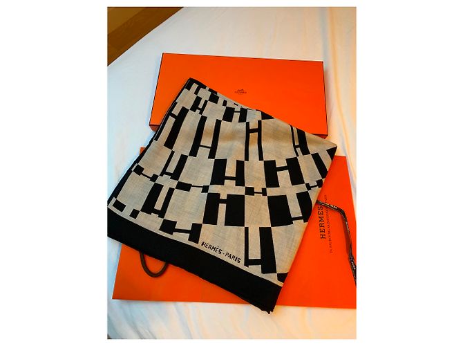 Hermès OP'H Shawl Preto Bege - vista 3