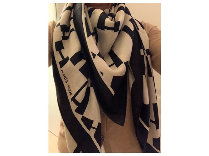 Hermès OP'H Shawl Preto Bege - vista 7