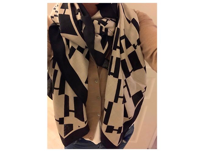 Hermès OP'H Shawl Preto Bege - vista 8