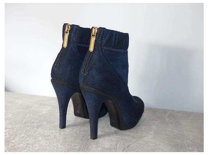 Stivaletti Chanel CC Cap Toe in scamosciato blu scuro - vista 2