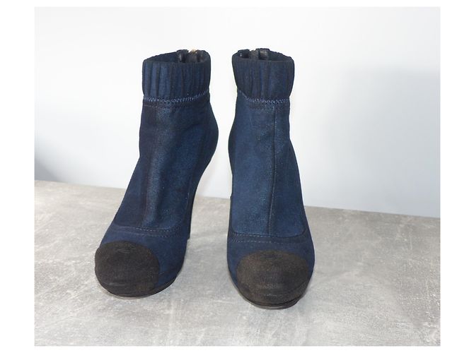 Stivaletti Chanel CC Cap Toe in scamosciato blu scuro - vista 3