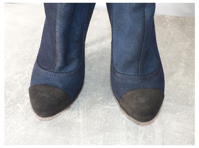 Stivaletti Chanel CC Cap Toe in scamosciato blu scuro - vista 4