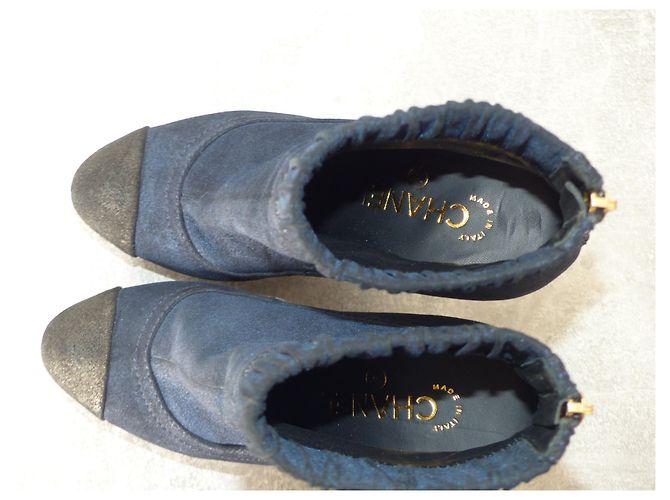 Stivaletti Chanel CC Cap Toe in scamosciato blu scuro - vista 6