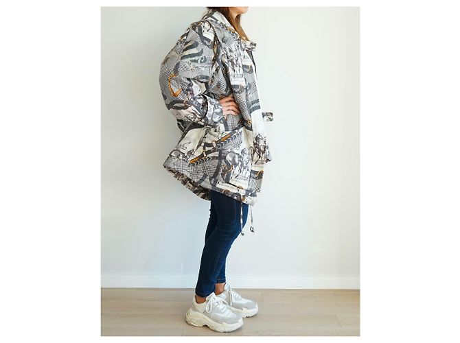 Abrigo Acolchado Givenchy Estampado Ecuestre Gris Oro Blanco Multicolor - vista 2