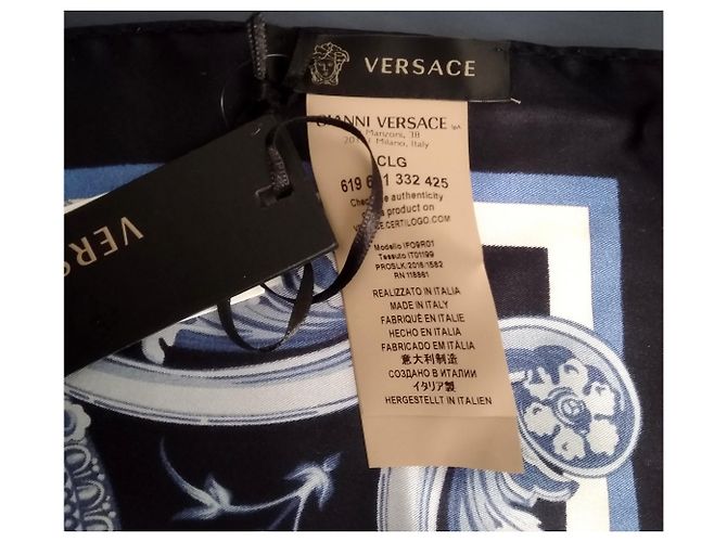 Sciarpa quadrata in seta blu Gianni Versace - vista 2