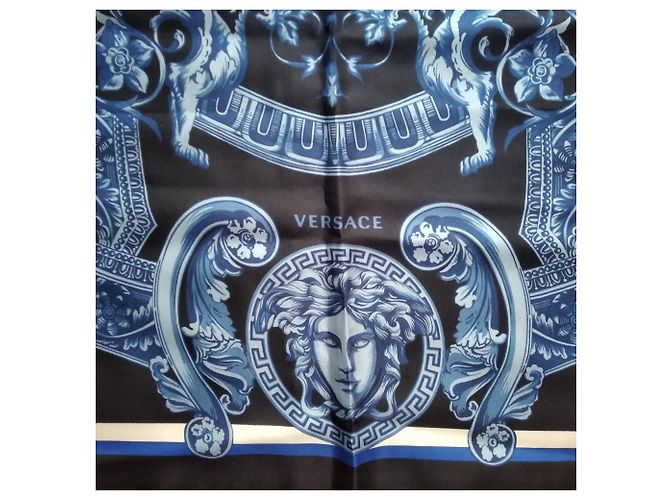 Sciarpa quadrata in seta blu Gianni Versace - vista 3