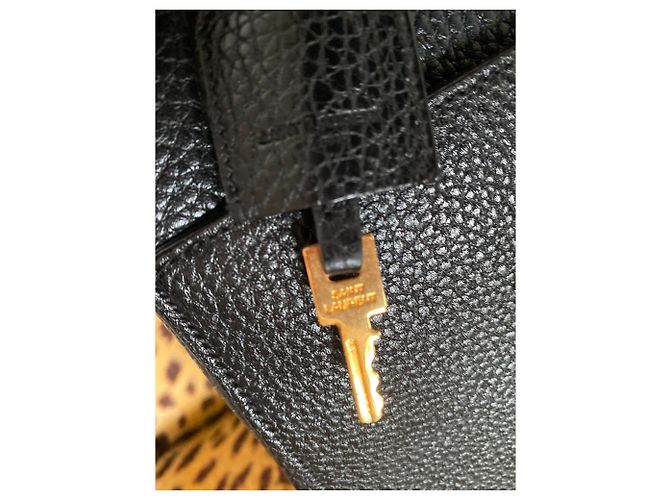 Saint Laurent Bolsa de couro preto com fivelas douradas - vista 4