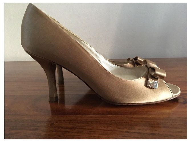Décolleté PEEPTOE Stuart Weitzman dorate in raso con fiocco e strass D'oro - vista 2