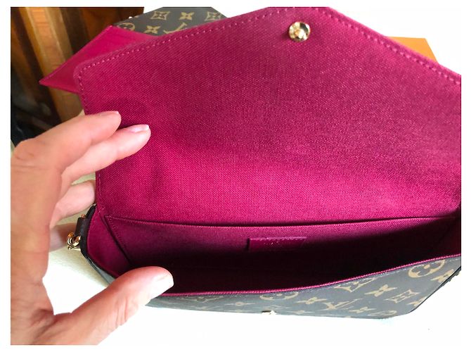 Louis Vuitton Clutch Felicie Marrone - vista 3