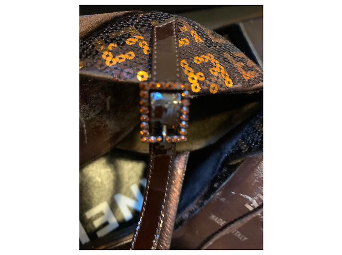 Mule con zeppa Fendi in velluto marrone bronzo - vista 5