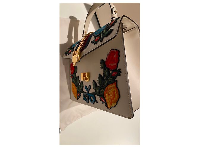 Gucci Sylvie Tote Bag Weiß Leder mit Blumenprägung - Ansicht 3