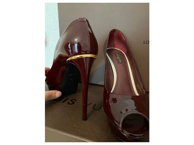 Décolleté Louis Vuitton Pelle Rosso Scuro 37.5 Bordò - vista 4