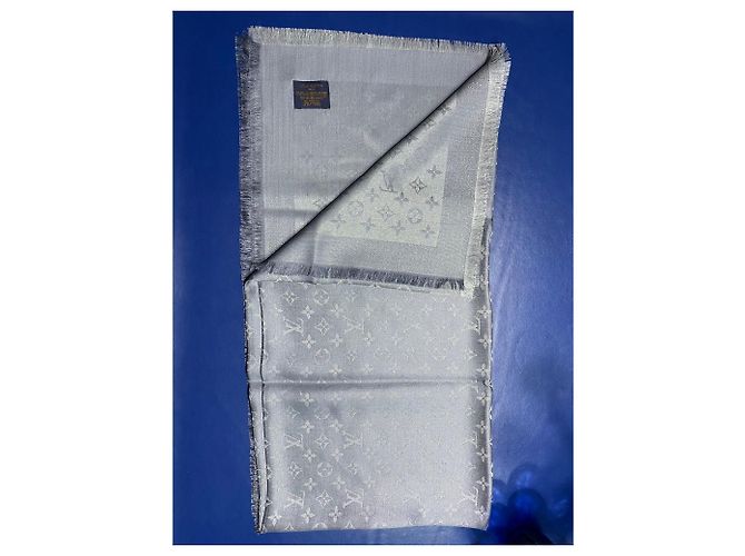 louis vuitton m75120 with a slight pulled thread Silvery - view 2