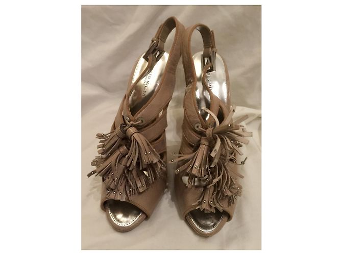Karen Millen Sling back taupe con nappine - vista 4