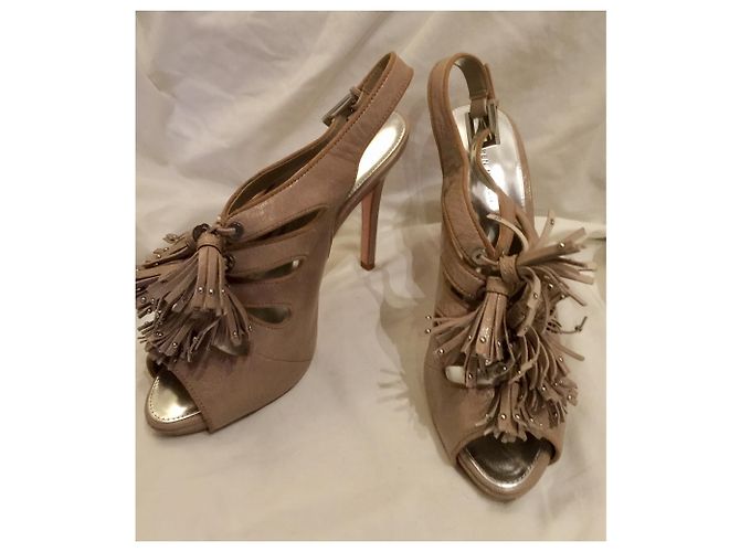 Karen Millen Sling back taupe con nappine - vista 8