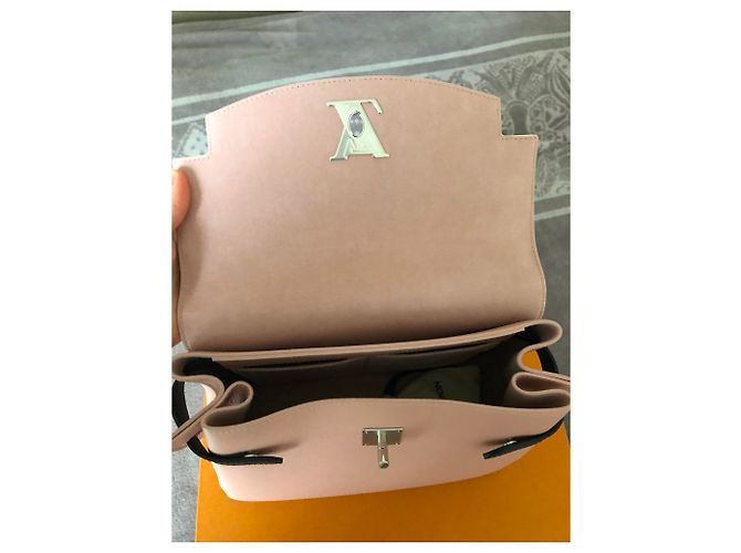 Bolso de mano Louis Vuitton Lockme Ever Cuero Negro Rosa Blanco - vista 3